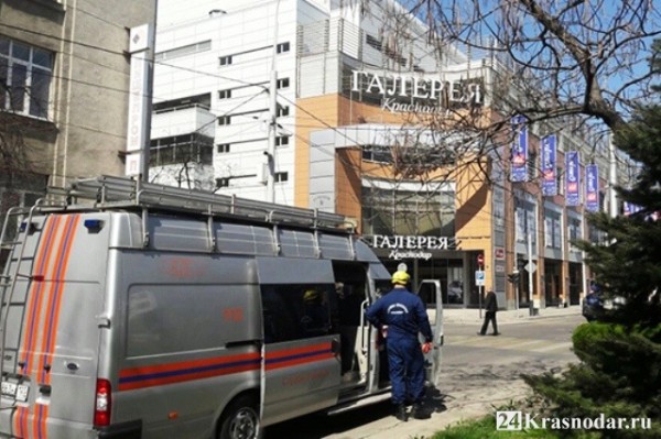 ТРЦ «Галерея» оцеплена спецслужбами ТРЦ «Галерея» оцеплена спецслужбами