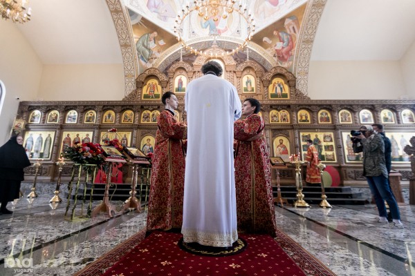 В краснодарском храме Святого Апостола Андрея Первозванного освятили иконостас. Фоторепортаж
