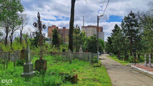 «В потустороннюю чушь не верю». Жители Краснодара рассказали, как им живётся рядом с кладбищами «В потустороннюю чушь не верю». Жители Краснодара рассказали, как им живётся рядом с кладбищами