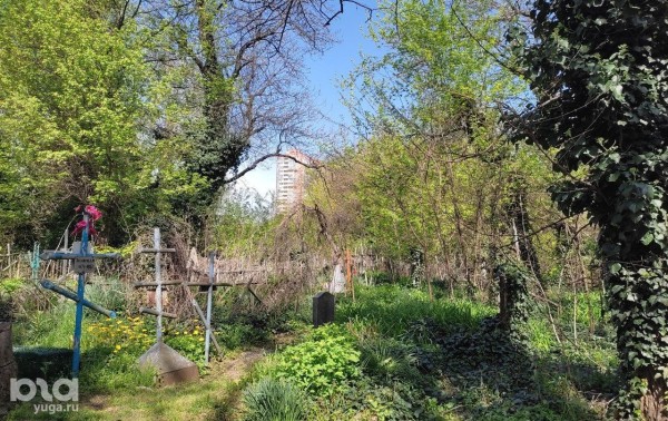 «В потустороннюю чушь не верю». Жители Краснодара рассказали, как им живётся рядом с кладбищами «В потустороннюю чушь не верю». Жители Краснодара рассказали, как им живётся рядом с кладбищами