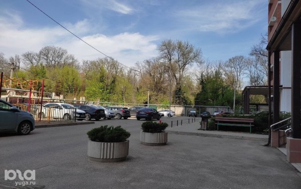 «В потустороннюю чушь не верю». Жители Краснодара рассказали, как им живётся рядом с кладбищами «В потустороннюю чушь не верю». Жители Краснодара рассказали, как им живётся рядом с кладбищами