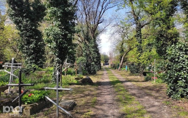 «В потустороннюю чушь не верю». Жители Краснодара рассказали, как им живётся рядом с кладбищами «В потустороннюю чушь не верю». Жители Краснодара рассказали, как им живётся рядом с кладбищами