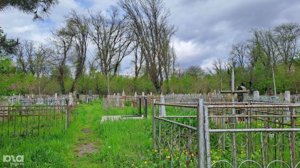 «В потустороннюю чушь не верю». Жители Краснодара рассказали, как им живётся рядом с кладбищами «В потустороннюю чушь не верю». Жители Краснодара рассказали, как им живётся рядом с кладбищами