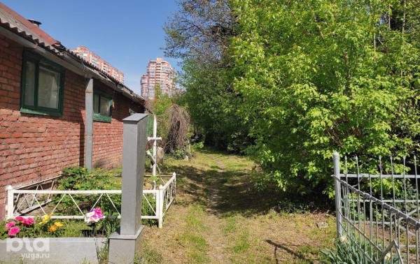 «В потустороннюю чушь не верю». Жители Краснодара рассказали, как им живётся рядом с кладбищами «В потустороннюю чушь не верю». Жители Краснодара рассказали, как им живётся рядом с кладбищами