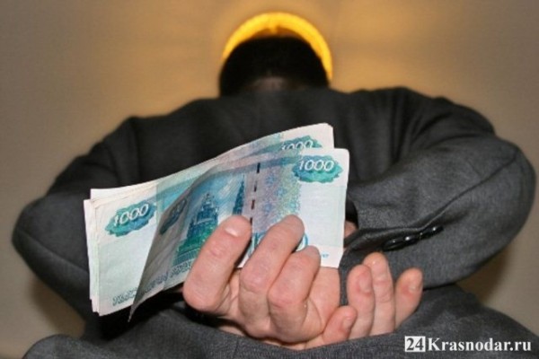 Приходится давать на лапу