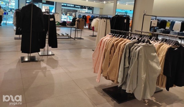 &laquo;Безлико, но дешевле, чем Zara&raquo;. Обсудили краснодарский Maag с покупателями и стилистом