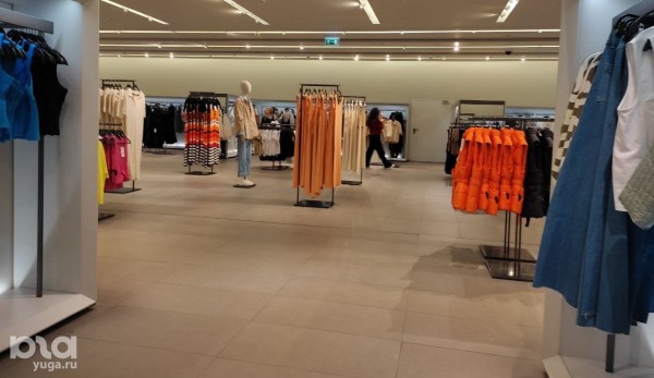 &laquo;Безлико, но дешевле, чем Zara&raquo;. Обсудили краснодарский Maag с покупателями и стилистом