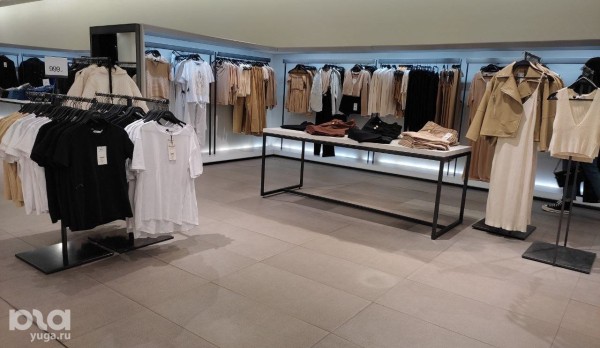 &laquo;Безлико, но дешевле, чем Zara&raquo;. Обсудили краснодарский Maag с покупателями и стилистом