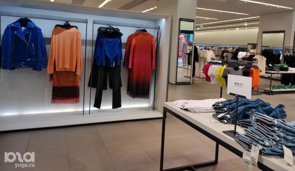 &laquo;Безлико, но дешевле, чем Zara&raquo;. Обсудили краснодарский Maag с покупателями и стилистом