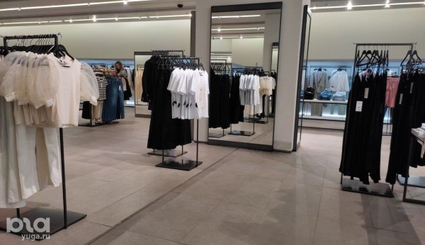 &laquo;Безлико, но дешевле, чем Zara&raquo;. Обсудили краснодарский Maag с покупателями и стилистом