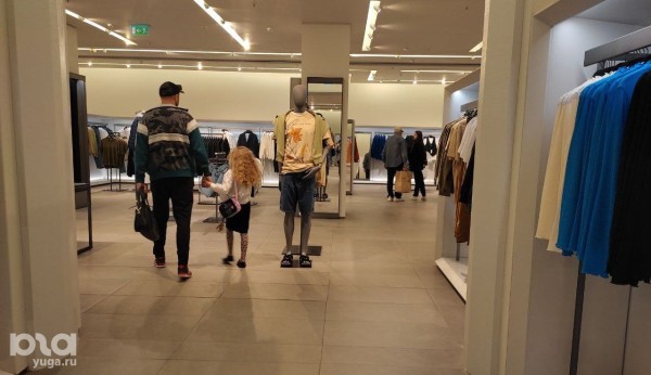 &laquo;Безлико, но дешевле, чем Zara&raquo;. Обсудили краснодарский Maag с покупателями и стилистом