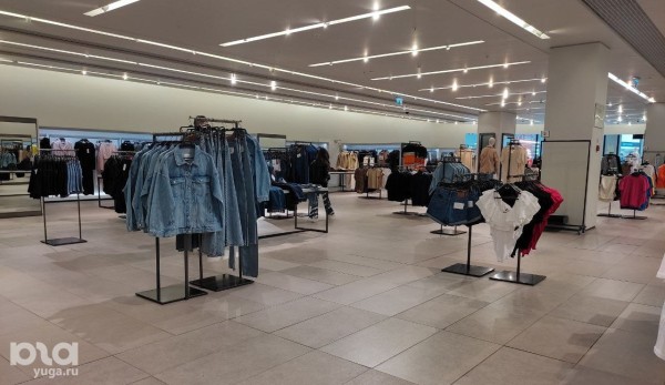 &laquo;Безлико, но дешевле, чем Zara&raquo;. Обсудили краснодарский Maag с покупателями и стилистом