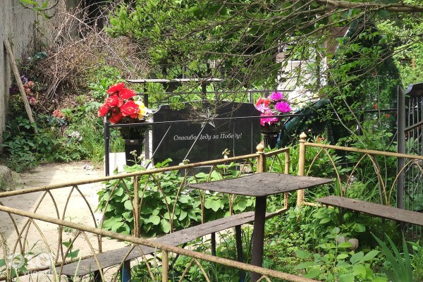 История о живых, рассказанная мертвыми. Психолог прокомментировал состояние Русского кладбища в поселке под Краснодаром