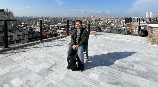 Кубань — Босфор. Экскурсовод и блогер Динар Бурангулов открывал Краснодар для туристов, а теперь показывает Стамбул иммигрантам Кубань — Босфор. Экскурсовод и блогер Динар Бурангулов открывал Краснодар для туристов, а теперь показывает Стамбул иммигрантам