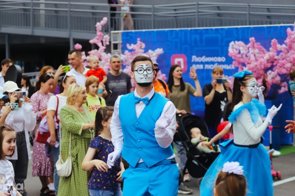 В Краснодаре сдали новостройки в микрорайоне «Любимово». Между новоселами разыграли бытовую технику