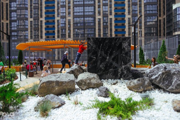 В Краснодаре сдали новостройки в микрорайоне «Любимово». Между новоселами разыграли бытовую технику