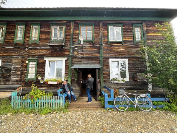 &laquo;В новых реалиях она выглядит пацифистской&raquo;. Краснодарский документалист Дмитрий Семибратов рассказал о картине &laquo;Чечня и мир&raquo;