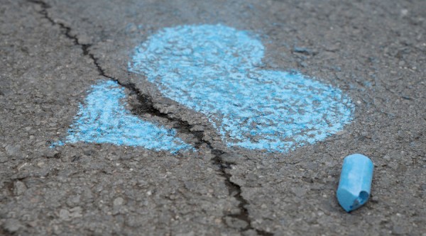 «Муж попросил не подавать в суд». Несколько историй женщин из Краснодара о том, как в России не любят платить алименты