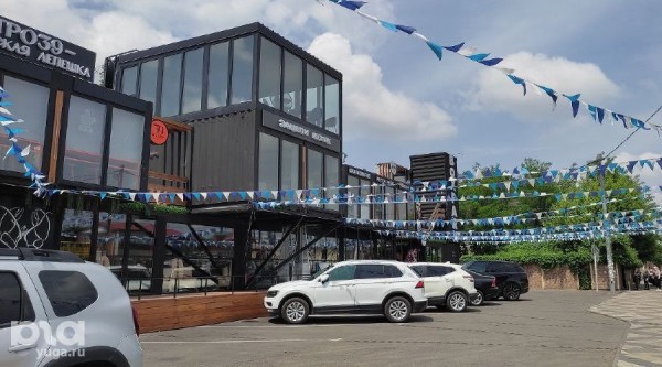 Шопинг, еда, кинотеатр без крыши. Что есть, пить и смотреть в новой локации BoxPark в Краснодаре