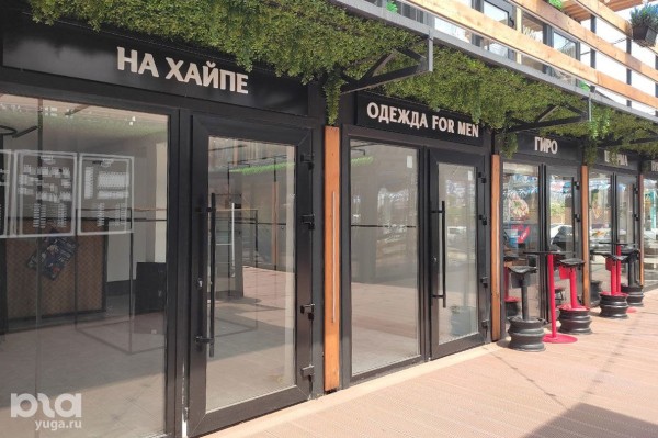 Шопинг, еда, кинотеатр без крыши. Что есть, пить и смотреть в новой локации BoxPark в Краснодаре