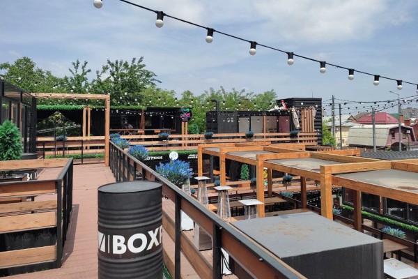 Шопинг, еда, кинотеатр без крыши. Что есть, пить и смотреть в новой локации BoxPark в Краснодаре