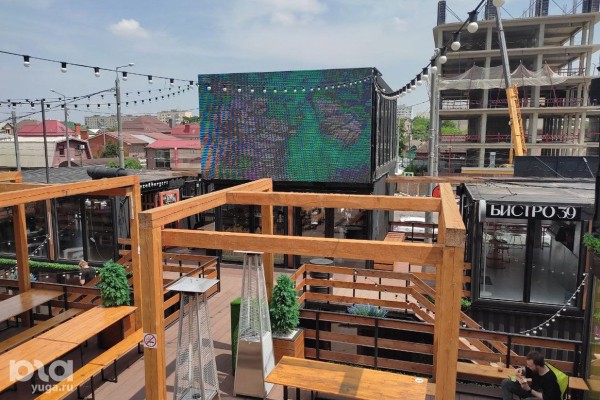 Шопинг, еда, кинотеатр без крыши. Что есть, пить и смотреть в новой локации BoxPark в Краснодаре