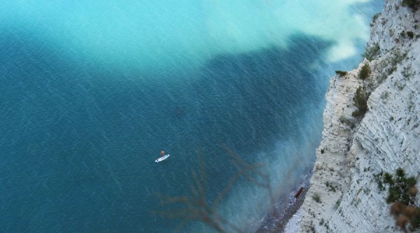 7 красивых мест для сапсерфинга в Краснодарском крае. Сколько стоит прогулка и где арендовать доску