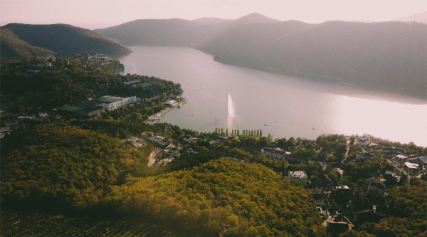 7 красивых мест для сапсерфинга в Краснодарском крае. Сколько стоит прогулка и где арендовать доску