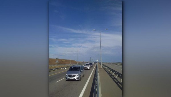 Пробка на подъезде к Крымскому мосту выросла до 9 километров Пробка на подъезде к Крымскому мосту выросла до 9 километров