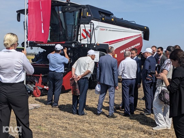 Праздник кубанского риса. Ростсельмаш представил под Краснодаром лучшую технику для уборки урожая