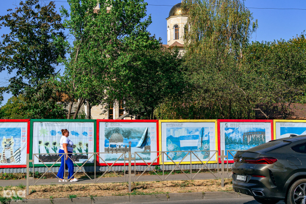 Танки и Пушкин с котами: что рисуют дети на уличных выставках в Краснодаре Танки и Пушкин с котами: что рисуют дети на уличных выставках в Краснодаре