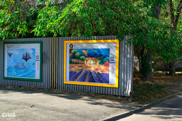 Танки и Пушкин с котами: что рисуют дети на уличных выставках в Краснодаре Танки и Пушкин с котами: что рисуют дети на уличных выставках в Краснодаре