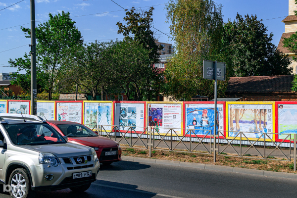 Танки и Пушкин с котами: что рисуют дети на уличных выставках в Краснодаре Танки и Пушкин с котами: что рисуют дети на уличных выставках в Краснодаре