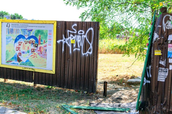 Танки и Пушкин с котами: что рисуют дети на уличных выставках в Краснодаре Танки и Пушкин с котами: что рисуют дети на уличных выставках в Краснодаре