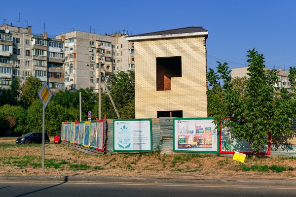 Танки и Пушкин с котами: что рисуют дети на уличных выставках в Краснодаре Танки и Пушкин с котами: что рисуют дети на уличных выставках в Краснодаре