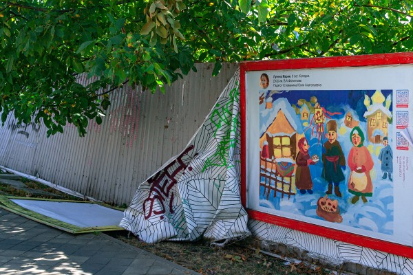 Танки и Пушкин с котами: что рисуют дети на уличных выставках в Краснодаре Танки и Пушкин с котами: что рисуют дети на уличных выставках в Краснодаре