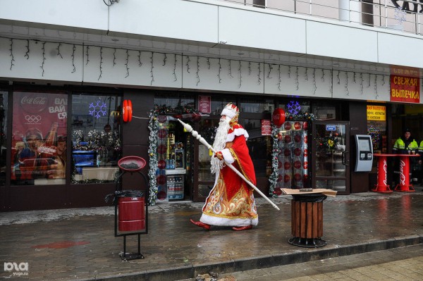 18 ноября — день рождения Деда Мороза. Сколько стоит поздравление с Новым годом в Краснодаре?