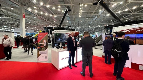 Фермеры со всей России съехались в Краснодар на инновационный трактор от Ростсельмаш 