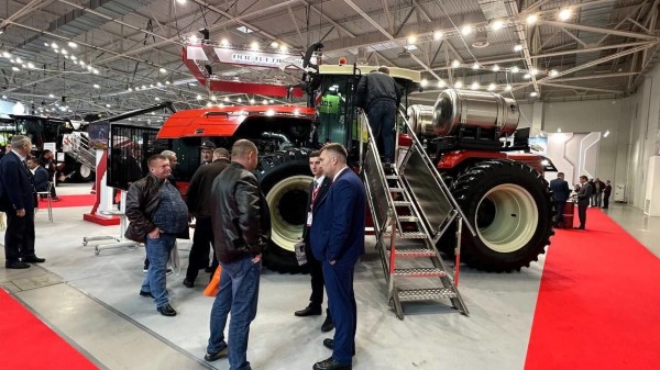 Фермеры со всей России съехались в Краснодар на инновационный трактор от Ростсельмаш 