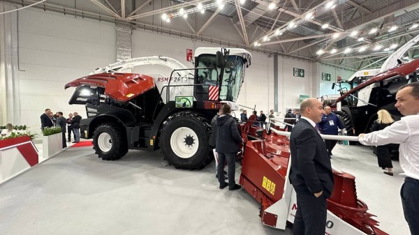 Фермеры со всей России съехались в Краснодар на инновационный трактор от Ростсельмаш 