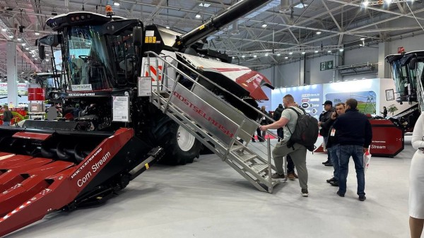 Фермеры со всей России съехались в Краснодар на инновационный трактор от Ростсельмаш 