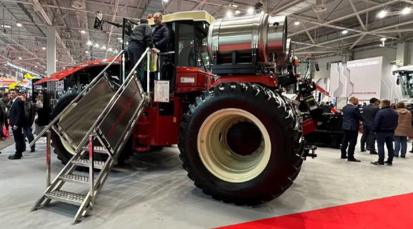 Фермеры со всей России съехались в Краснодар на инновационный трактор от Ростсельмаш 