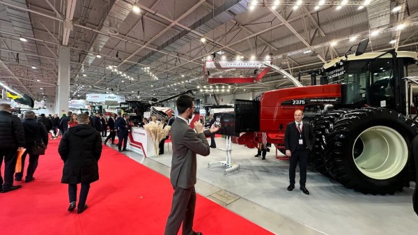 Фермеры со всей России съехались в Краснодар на инновационный трактор от Ростсельмаш 