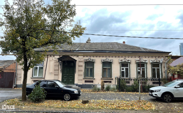 В поисках старинной красоты. Где в Краснодаре найти отреставрированные двери