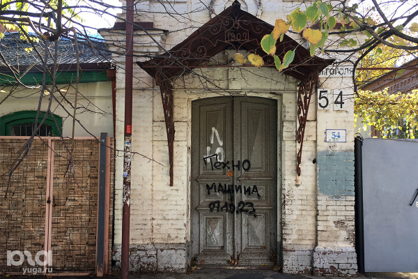 В поисках старинной красоты. Где в Краснодаре найти отреставрированные двери