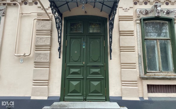 В поисках старинной красоты. Где в Краснодаре найти отреставрированные двери