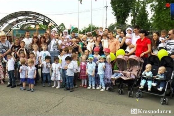 Близнецы выходят на улицу Близнецы выходят на улицу