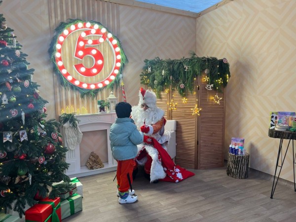 В Краснодаре открылась рождественская ярмарка на Пушкинской площади. Вот кто ждет там гостей