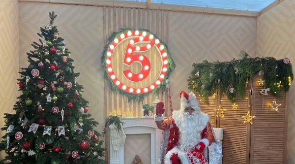 В Краснодаре открылась рождественская ярмарка на Пушкинской площади. Вот кто ждет там гостей