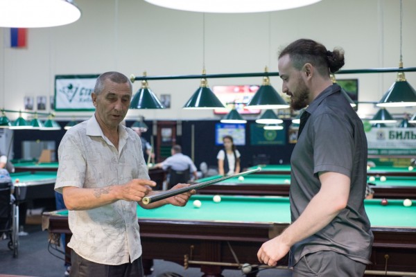 Учимся бильярду, или как удивить товарищей по игре парой интересных финтов